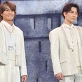 SixTONESの新曲を宣伝しようとする森本慎太郎、肌の“モチモチ感”が安定している渡辺翔太（C）モデルプレス