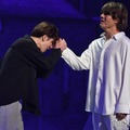 最後に最も熱い友情を見せる渡辺翔太＆森本慎太郎／ゲネプロより（C）モデルプレス