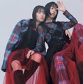 広瀬すず、アイナ・ジ・エンド／撮影：矢吹健巳（W）
