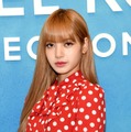 BLACKPINKリサ、ランジェリー衣装で堂々パフォーマンス「クレイジーホース」ステージ写真初公開 画像