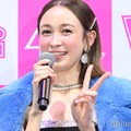 囲み取材に応じた藤井サチ（C）モデルプレス