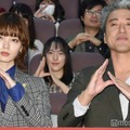 舞台挨拶に出席した平手友梨奈、ムロツヨシ（C）モデルプレス