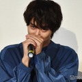 意気揚々と豚のモノマネをする橋本涼（C）モデルプレス