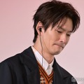 涙する岡田将生（C）モデルプレス