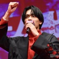 会場の盛り上がりに「フォ～～～！」とハイテンションになる高橋恭平（C）モデルプレス