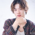 モデルプレスのインタビューに応じた岡部夏央さん（C）モデルプレス
