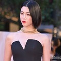 三吉彩花、ブラックドレスで美谷間披露 窪塚洋介・前田公輝と色気放つ＜第36回東京国際映画祭＞ 画像