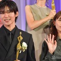 目黒蓮、川口春奈（C）モデルプレス
