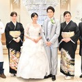 （左から）佐藤健、綾瀬はるか、上白石萌歌、井之脇海、松下由樹、遠山俊也（C）TBS