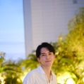 モデルプレスのインタビューに応じた鈴木健史さん（提供写真）