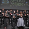 （後列）Aぇ! group／（前列左から）やす子、ジェーン・スー、菊池風磨、川口春奈、三浦大知／「anan AWARD 2023」受賞者（C）モデルプレス