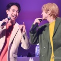 8LOOM楽曲をパフォーマンスする綱啓永、山下幸輝「ホミパリ Twenty-2 Birthday Zepp Tour」（C）モデルプレス