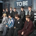 （前列左から）北山宏光、三宅健、Number_i／神宮寺勇太、平野紫耀、岸優太（後列左から）IMP.／鈴木大河、佐藤新、松井奏、基俊介、影山拓也、横原悠毅、椿泰我（C）TOBE Co., Ltd.