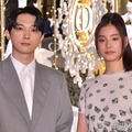 吉沢亮、新木優子（C）モデルプレス