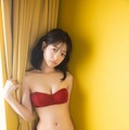 「ミスマガジン2023」今森茉耶、赤ビキニでSEXYボディ メイド服姿も披露 画像