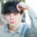 モデルプレスのインタビューに応じた小西諒介さん（C）モデルプレス