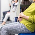 妊娠中、電車内でつわりが悪化…目の前の男性が話しかけてきて？→男性の優しさに感謝！ 画像