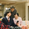 作間龍斗、小林薫、小池栄子「コタツがない家」第8話より（C）日本テレビ