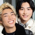 モデルプレスのインタビューに応じた岐洲匠、八村倫太郎（C）モデルプレス