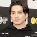 「東京コミコン2023」オープニングセレモニー後の囲み取材に応じた新田真剣佑（C）モデルプレス