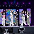 NewJeans、客席降臨で会場ざわめく 2023年彩る人気曲てんこ盛り＜MUSIC BANK GLOBAL FESTIVAL 2023＞ 画像