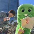 （左から）阿部亮平、ガチャピン（C）フジテレビ