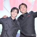 竹内涼真＆高橋文哉ら、サインに投げキス…ファンサで神対応 ゾンビ撃退演出でまさかのハプニング＜劇場版 君と世界が終わる日に FINAL＞ 画像