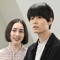 早見あかり、萩原利久「めぐる未来」第2話より（C）読売テレビ