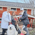 渡辺美奈代、家族4人＆愛犬たちとの福島旅行満喫SHOT公開「ペットも泊まれるコテージにみんなで…」