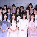 （3列目左から）和田明果さん、久木田帆乃さん、南野里奈さん、鈴鹿彩貴さん、渡辺華音さん、今津満理菜さん（2列目左から）冨永怜さん、川上理子さん、浅沼叶羽さん、森田莉緒さん、野口結夢さん（1列目左から）高橋遥花さん、野口かんなさん、佐賀涼花さん、田中稀乃香さん、大平ひかるさん（C）モデルプレス