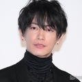 佐藤健、35歳の誕生日迎え「フルスロットル全開マックスウルトラスーパーパワーで」と意気込み 長澤まさみ・森七菜と三者三様の恋愛観も＜四月になれば彼女は＞ 画像