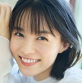 “連ドラ2本同時主演”志田彩良、透け感トップス着こなし 2つの顔を表現 画像