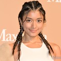 ローラ、LA豪邸での料理姿公開  広々テラスにも「素敵」と反響 画像