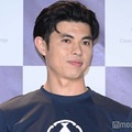 小島よしお、TBS「スポ男」収録中に骨折 包帯巻いた写真で報告 画像