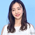 板野友美、娘とお揃いコーデで“鼻キス”ショット公開「可愛すぎる」「横顔そっくり」と反響 画像