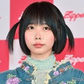 あの、ほっそり美脚チラリ 衣装ショット公開に「スタイル良すぎ」「脚綺麗」と反響続々 画像