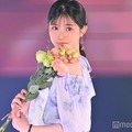 松村沙友理、ウインク＆投げチュー“あざとポーズ”連発で会場沸かす【GirlsAward 2024 S／S】 画像