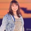 桜井玲香、爽やかトップスからデコルテチラ見せ 爽やかコーデ披露【GirlsAward 2024 S／S】 画像