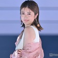 樋口日奈、シアーシャツから素肌見せ 大人コーデで微笑む 【GirlsAward 2024 S／S】 画像