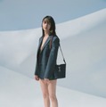 山本美月、ショートパンツ×厚底で美脚スラリ「GUCCI」バッグで新鮮ルック 画像