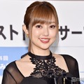 菊地亜美、娘から“ポーズ指定”親子2ショットに「流行を熟知してる」「可愛すぎ」と反響 画像