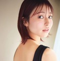 話題の「ウマ娘」声優・松岡美里、ノースリーブ姿でアンニュイな表情 “ギャップ”で魅了 画像