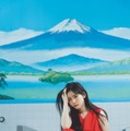 櫻坂46山下瞳月、ノースリーブワンピで透明素肌輝く 画像