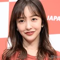 板野友美、ミニ丈からスラリ美脚披露 “ハイブラ”コーデに「脚長い」「スタイル抜群」と反響続々 画像