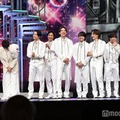 少年忍者のギラギラ感を見て反省する渡辺翔太（左）、欲深さを否定する元木湧、笑って見守る少年忍者（C）モデルプレス