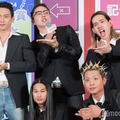 年間大賞を受賞したKOMOREBI／（後列左から）MAXI、MATHEUS、OTA（前列左から）SAM、YUTA（C）モデルプレス