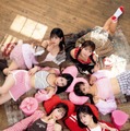 KAWAII LAB.（前列左から）真中まな、月足天音（中列左から）桐原美月、南なつ（後列左から）庄司なぎさ、塩川莉世（C）LUCKMAN／KODANSHA