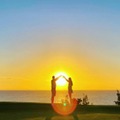 アンミカ、愛する夫との結婚式記念日を報告！神秘的なシルエットSHOT公開「このご縁に心から感謝です」