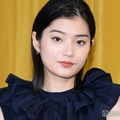 暗髪の蒔田彩珠（C）モデルプレス