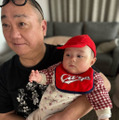 山本圭壱、愛娘の“カープ女子”SHOTにファンほっこり「とっても可愛い」「癒されます」